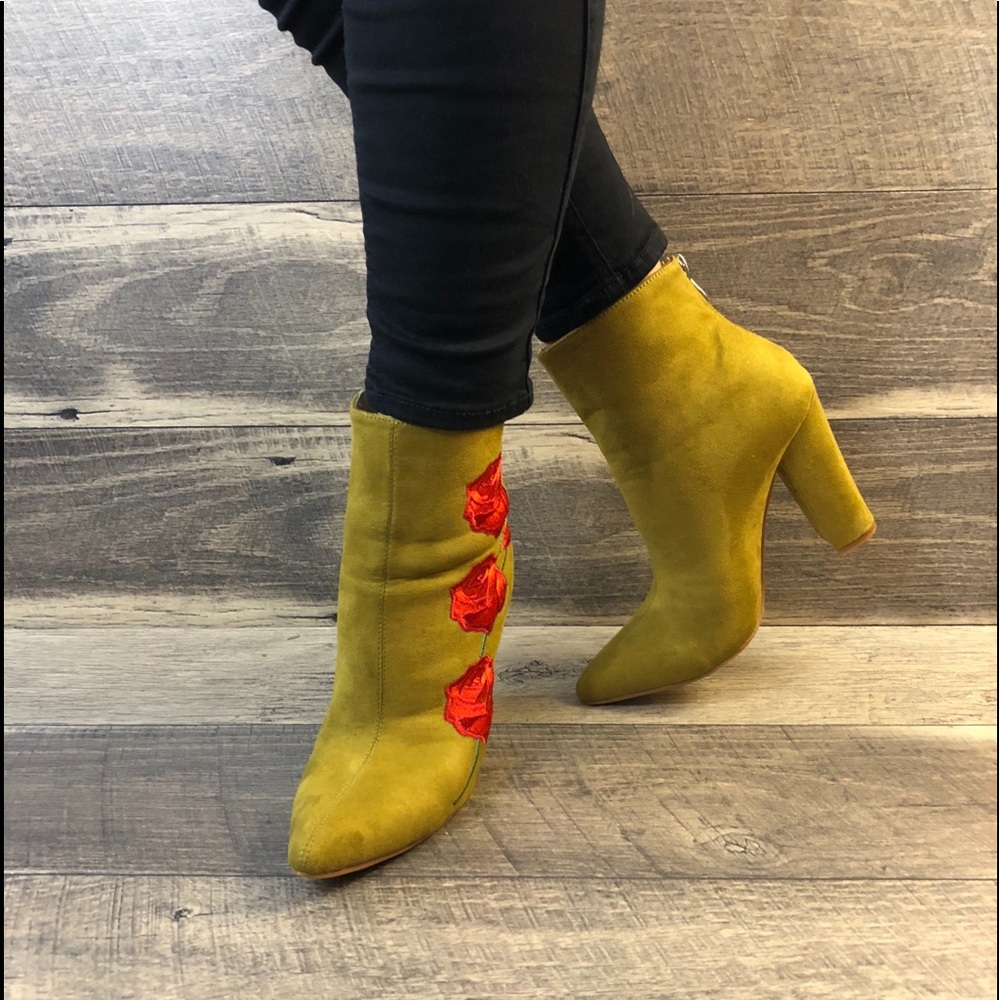 Embroidered flowers olive faux suede booties - Picture 5 of 8